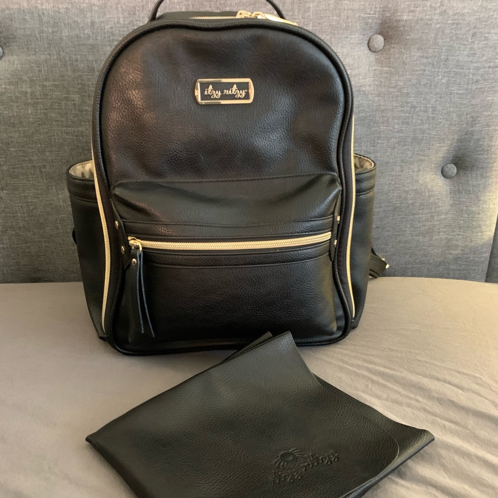Itzy Ritzy Mini Boss in Black